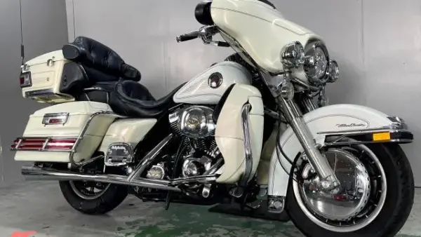 HARLEY-DAVIDSON FLHTCU エレクトラグライドウルトラクラシック EFI（2002年モデル）